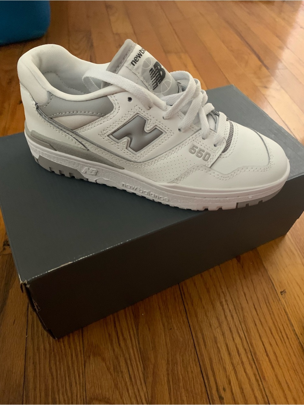 Never worn !!! New Balance woman  550 White and Grey Low-Top Sneakers